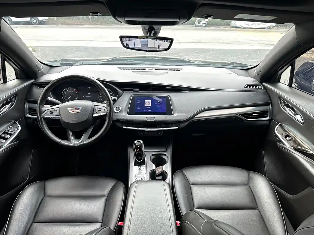 Cadillac XT4 28 T 2 WD Leading