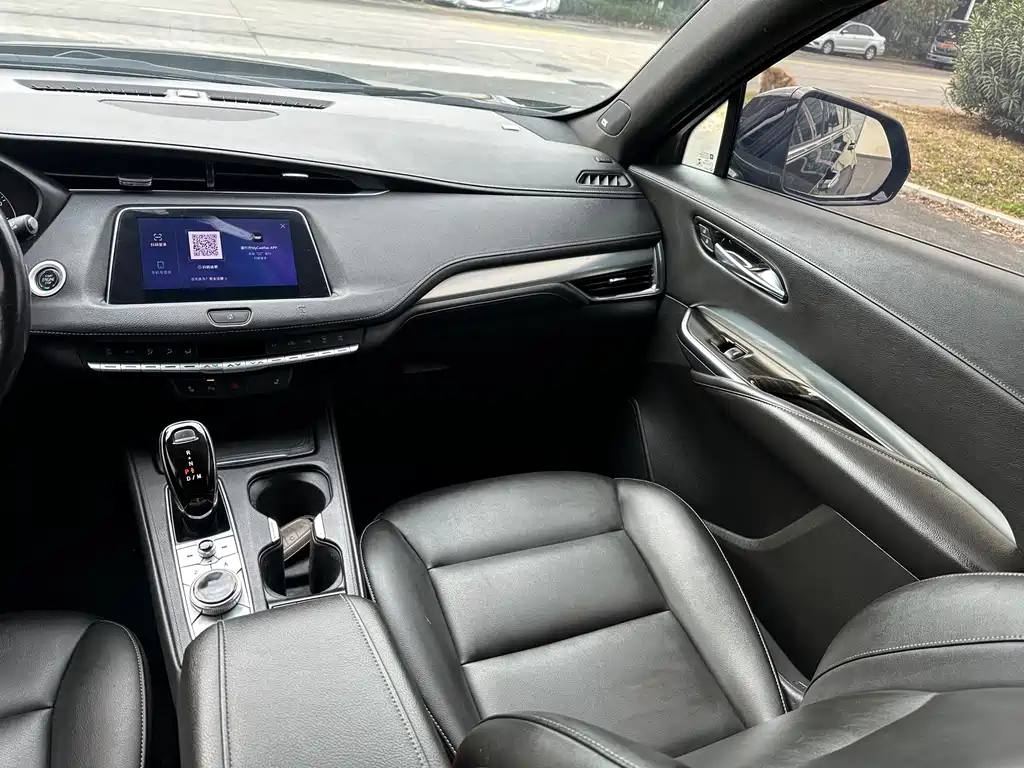 Cadillac XT4 28 T 2 WD Leading