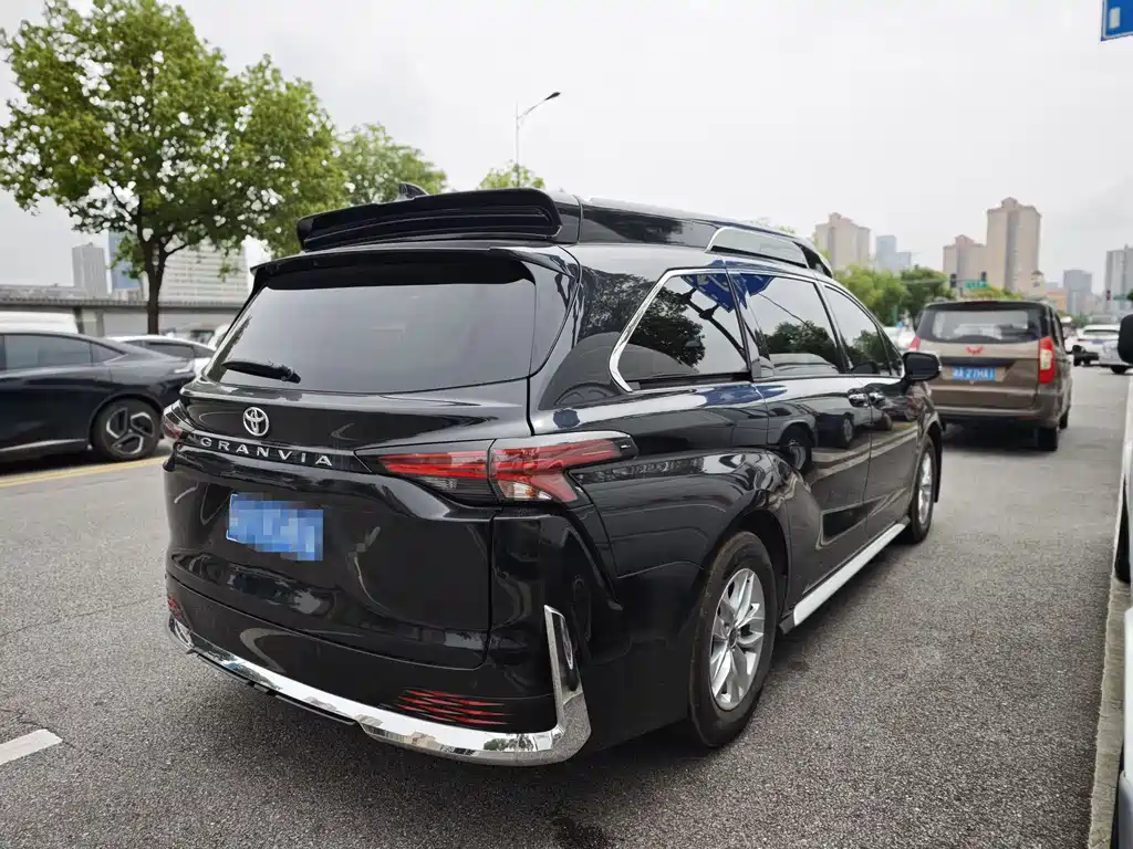 Sienna 赛那SIENNA 2025款 2.5 L 高顶定制版