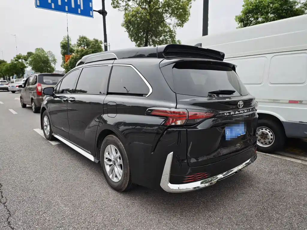Sienna 赛那SIENNA 2025款 2.5 L 高顶定制版
