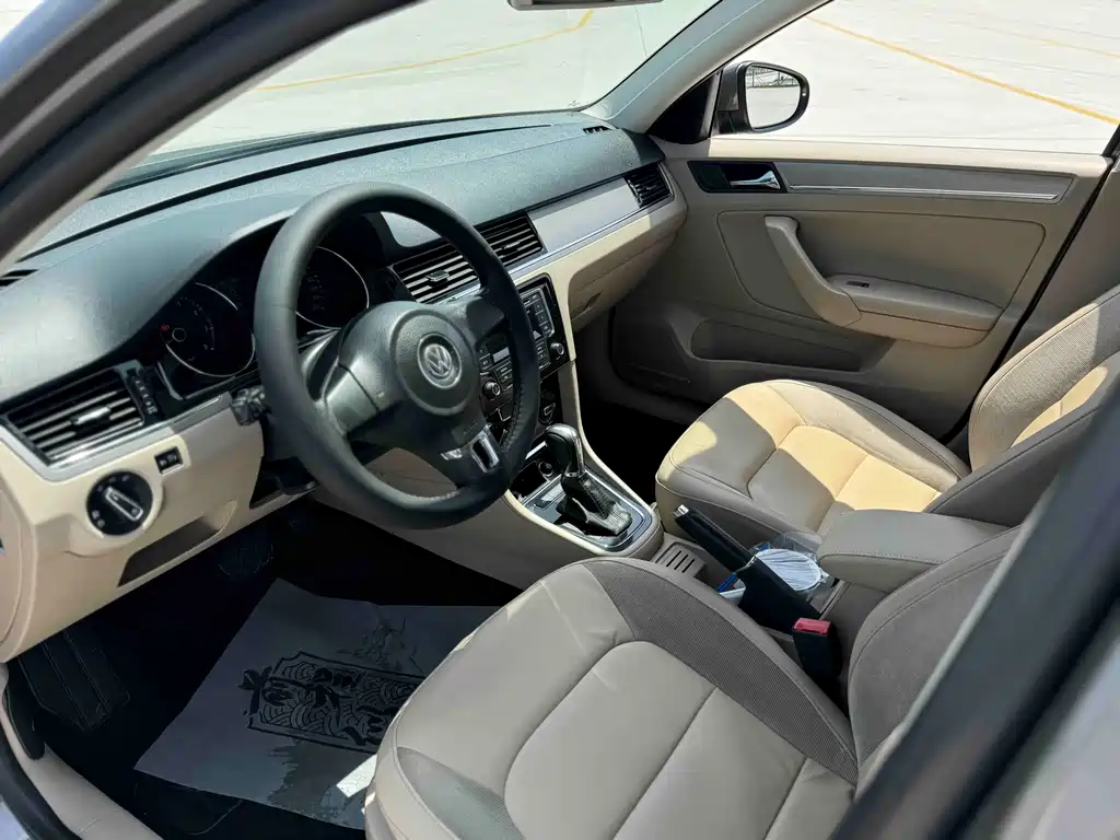 Bora 1.6 L Auto Comfort