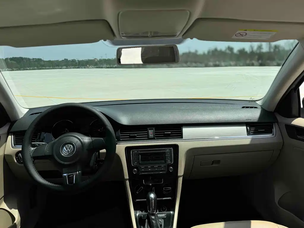 Bora 1.6 L Auto Comfort