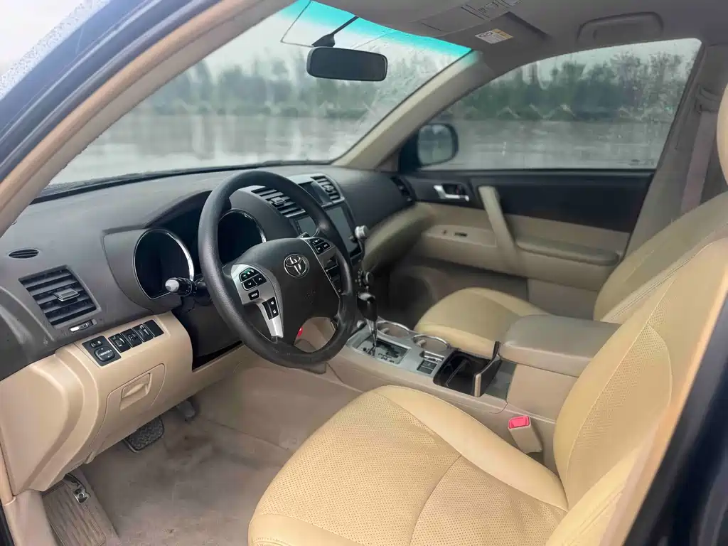 Highlander 2.7 L 2 WD 5-seat Purple Gold