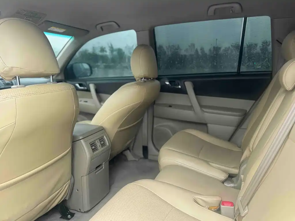 Highlander 2.7 L 2 WD 5-seat Purple Gold