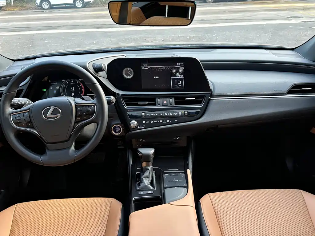 Lexus ES 300 h Outstanding