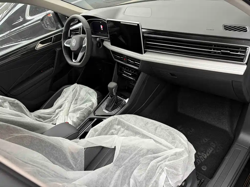Tiguan L NEV 途观L插电混动 2023款 430 PHEV 插电混动尊贵版