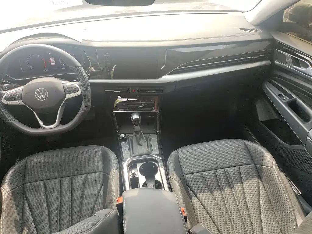 Passat Outstanding 330 TSI Elite