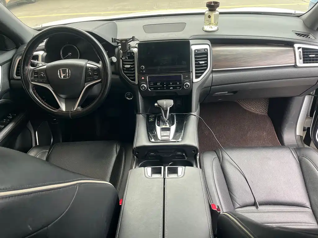 Honda UR-V 240 TURBO 2 WD Classic CN-V