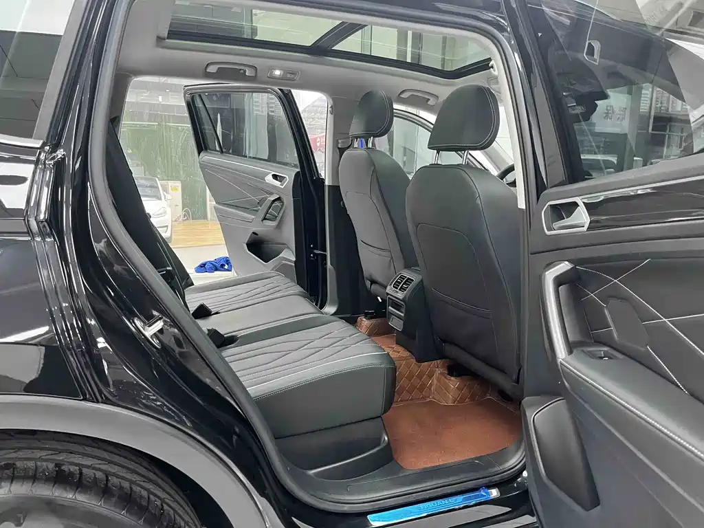 Tiguan L Outstanding 300 TSI Auto 2 WD Dragon