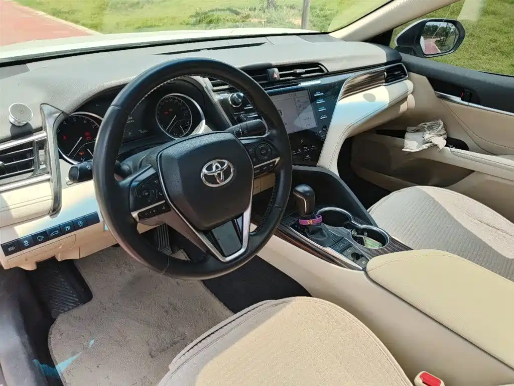 Camry 2.5 G Luxury