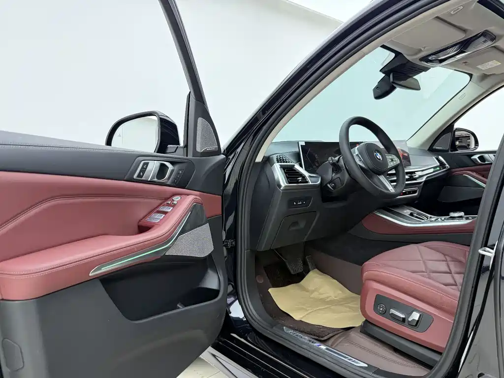 BMW X5 xDrive 30 Li Premium M Sport Night Package