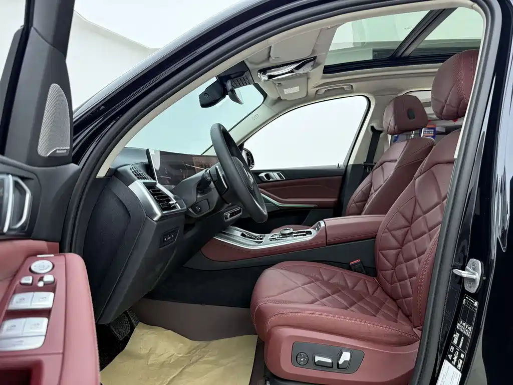 BMW X5 xDrive 30 Li Premium M Sport Night Package