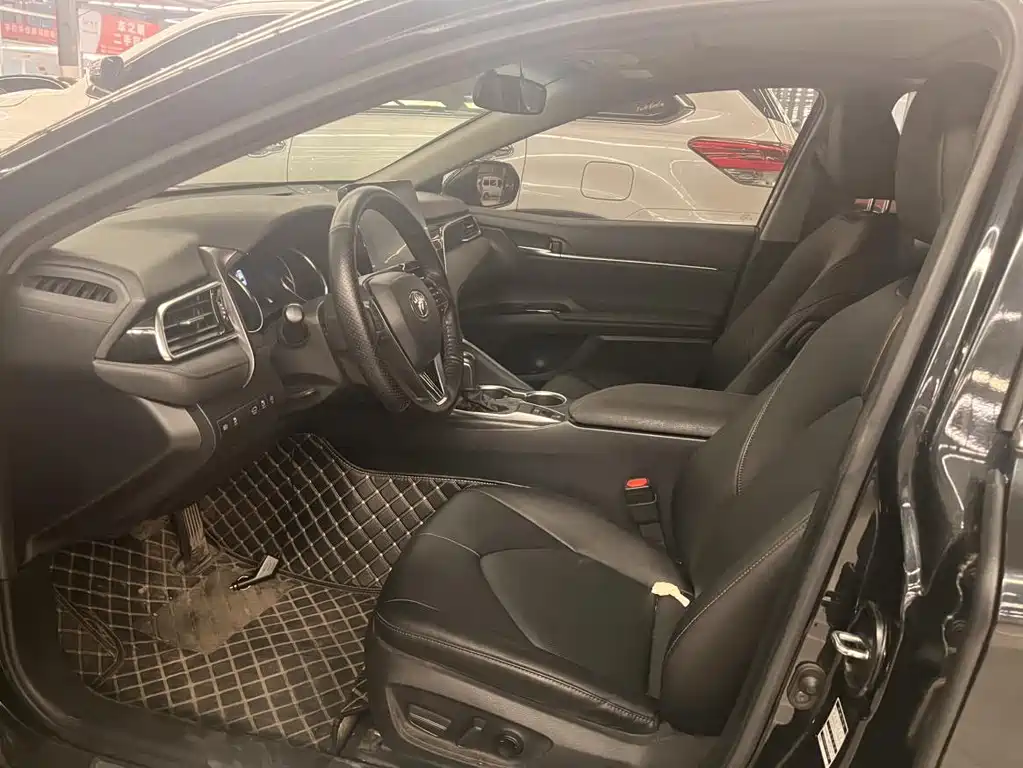 Camry 2.0 G Luxury