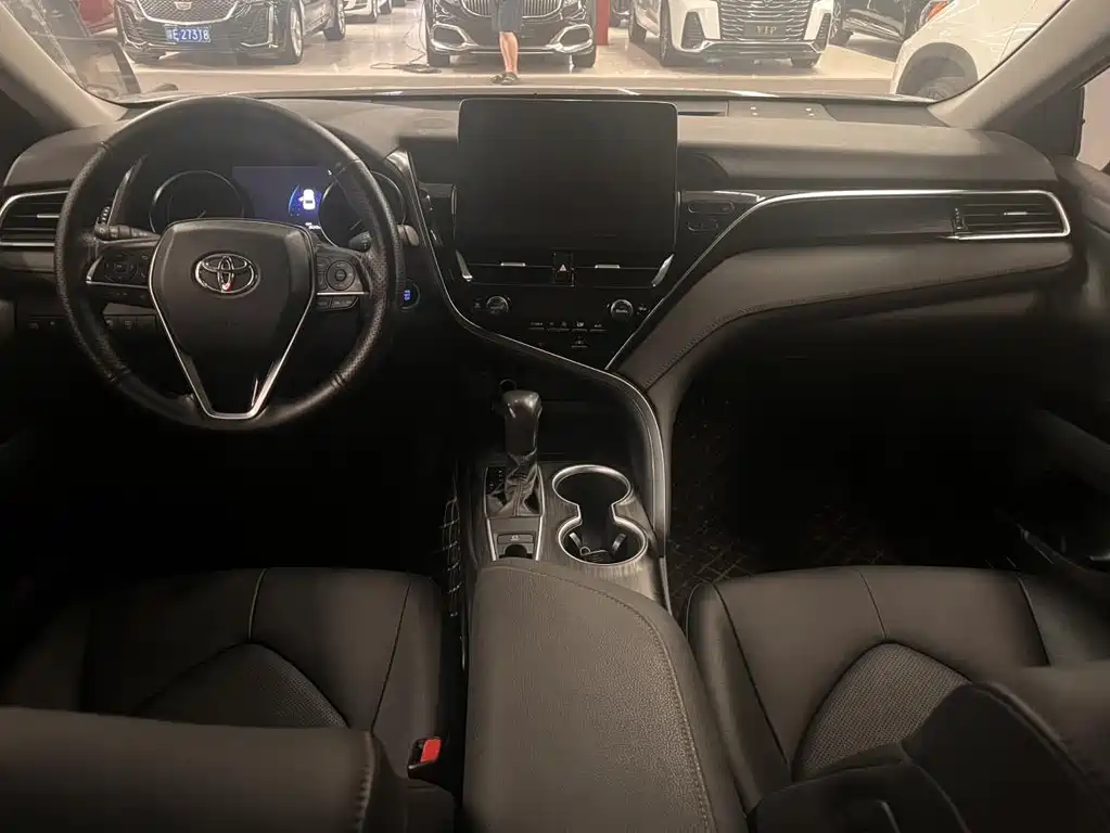 Camry 2.0 G Luxury