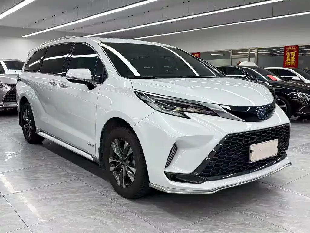 Granvia 2.5 L Hybrid Luxury