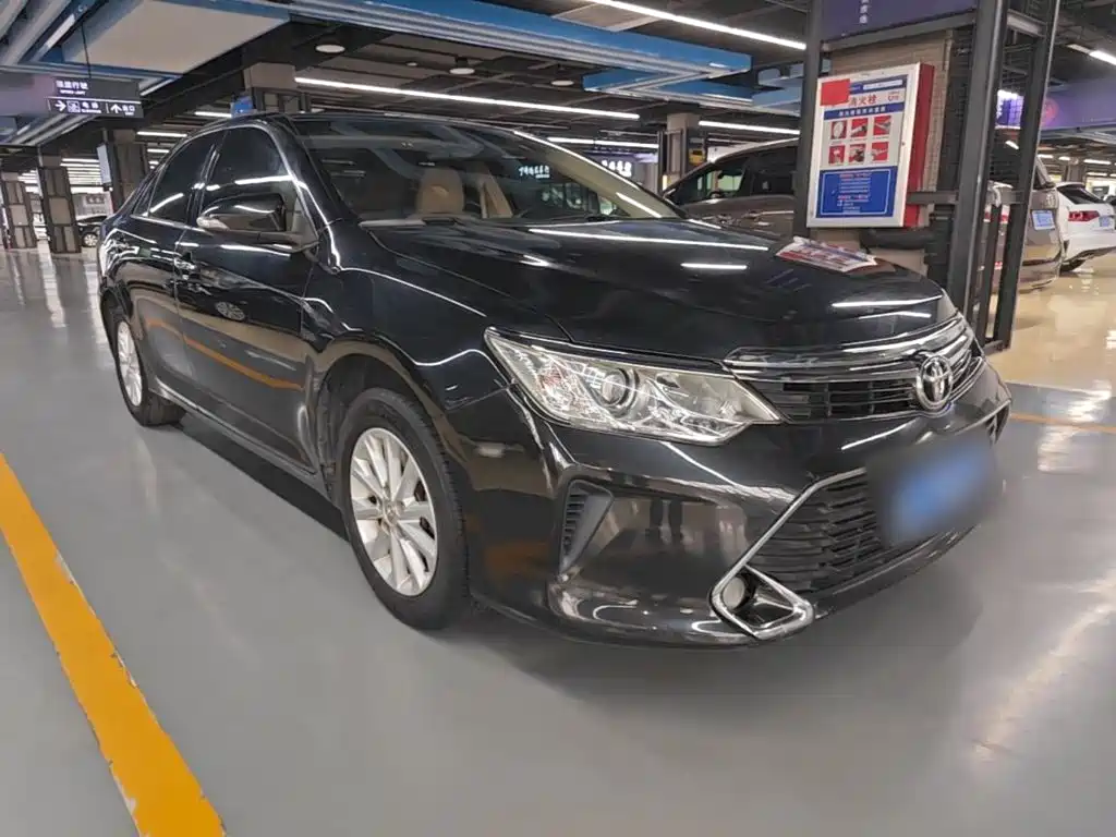 Camry 2.0 E 10 th Anniversary Commemorative Elite
