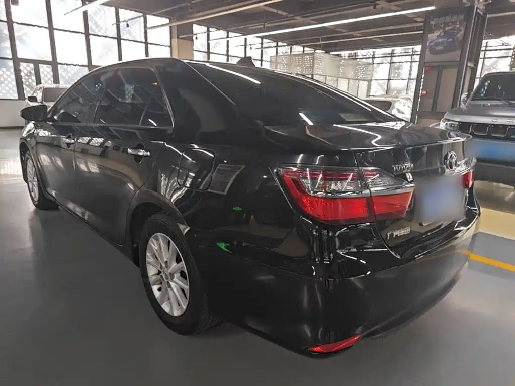 Camry 2.0 E 10 th Anniversary Commemorative Elite
