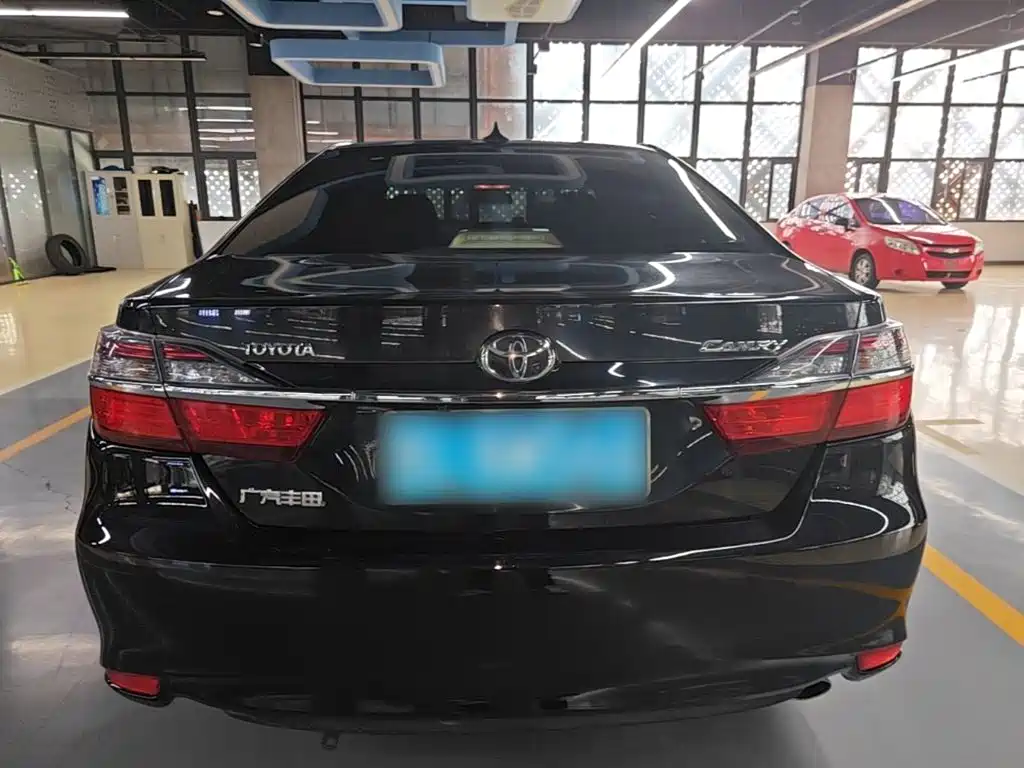 Camry 2.0 E 10 th Anniversary Commemorative Elite
