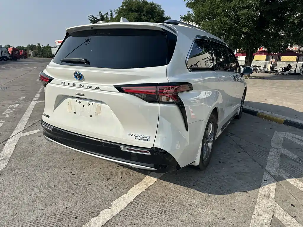 Sienna 2.5 L Hybrid Platinum