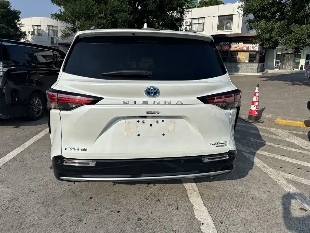 Sienna 2.5 L Hybrid Platinum
