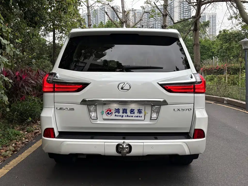 Lexus LX 570 Distinguished Luxury