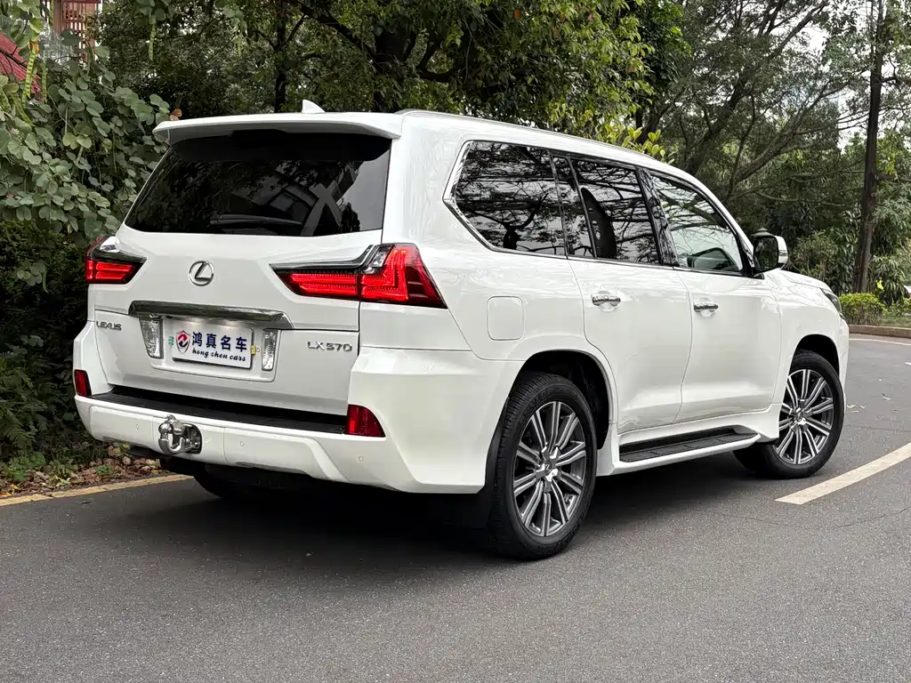 Lexus LX 570 Distinguished Luxury