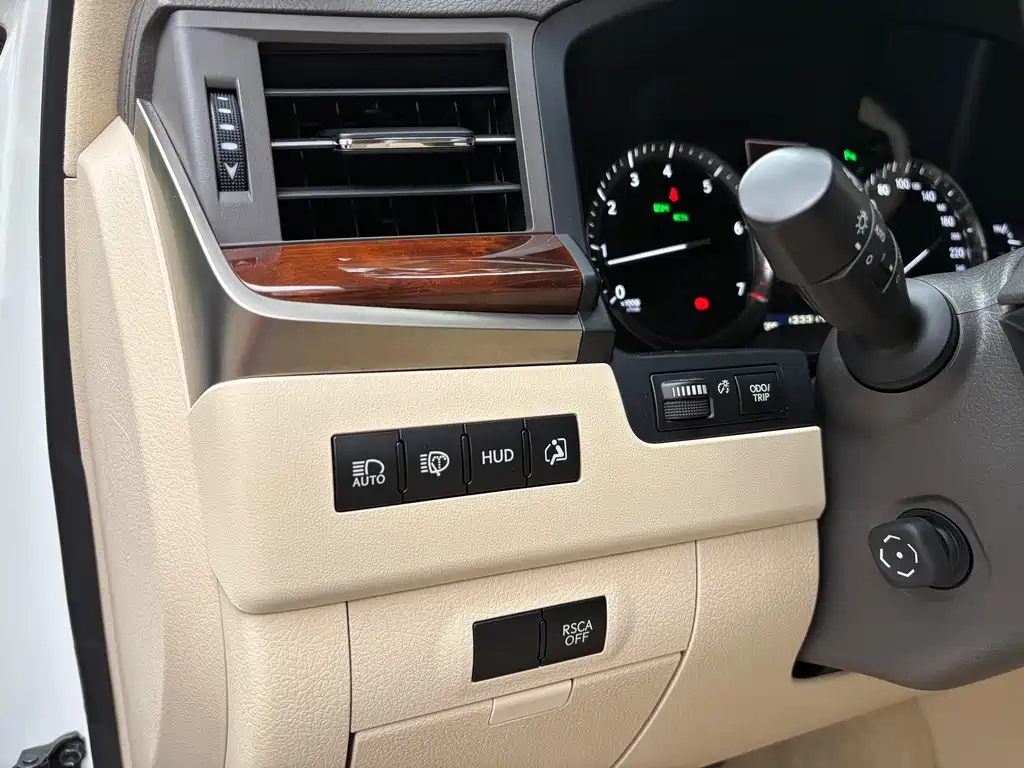 Lexus LX 570 Distinguished Luxury