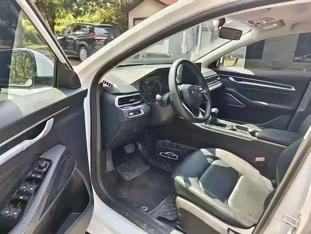 Emgrand 4 th Gen 1.5 L CVT Distinguished