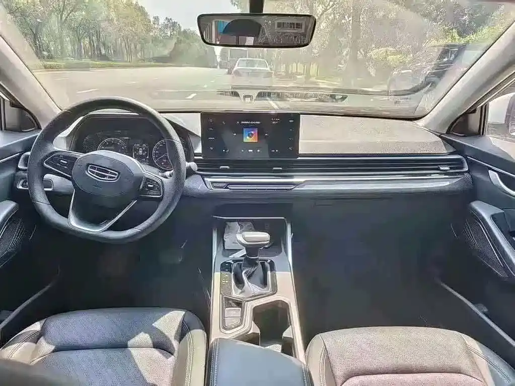 Emgrand 4 th Gen 1.5 L CVT Distinguished