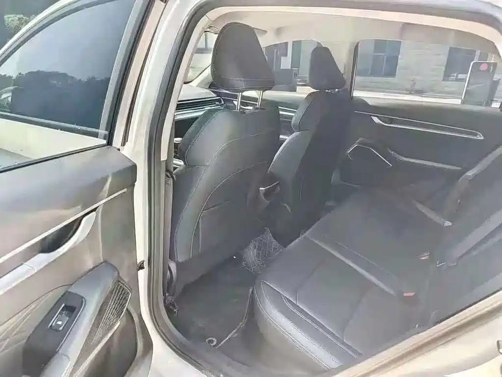 Emgrand 4 th Gen 1.5 L CVT Distinguished