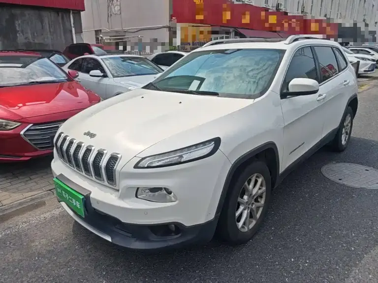 Jeep Cherokee 2.0 L Superior