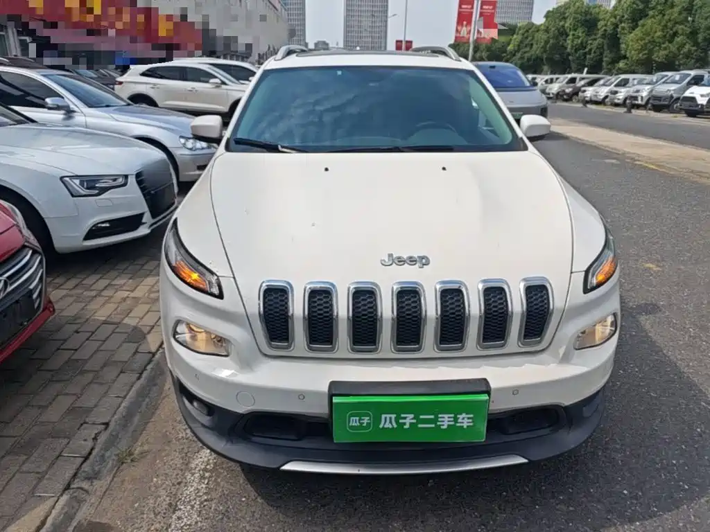 Cherokee 2.0 L Superior