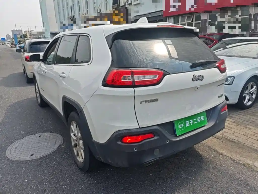 Cherokee 2.0 L Superior