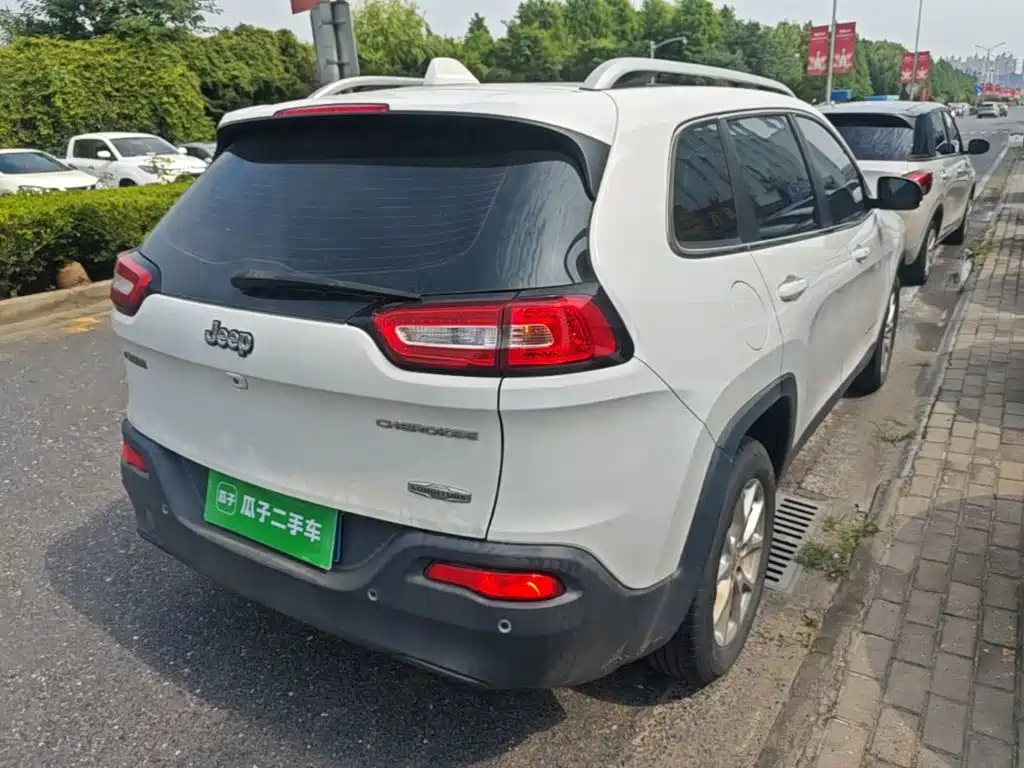Cherokee 2.0 L Superior