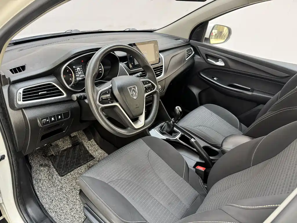 Baojun 730 1.5 T Manual Fashion 7-seat CN-VI