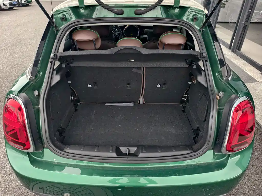 MINI 1.5 T COOPER Artist 5-door