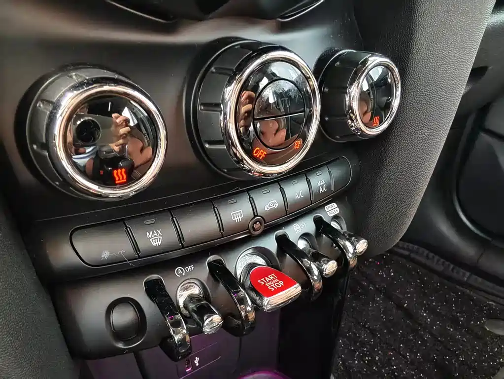 MINI 1.5 T COOPER Artist 5-door
