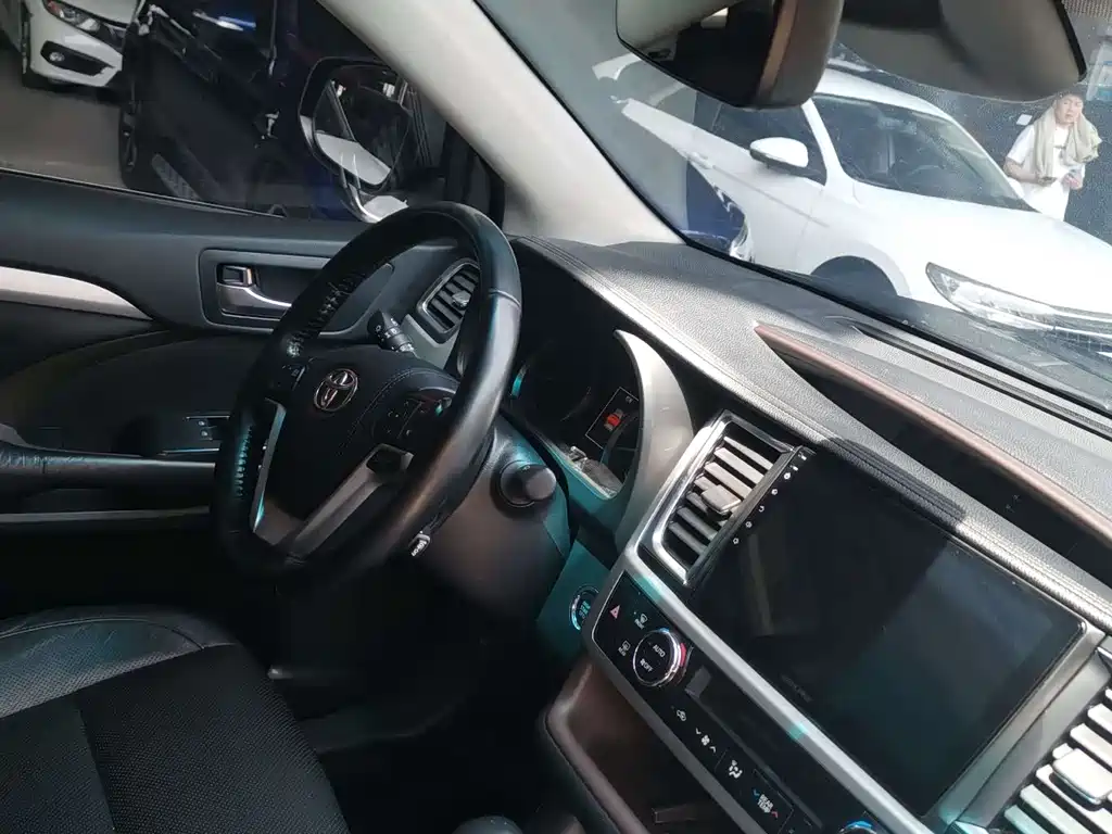 Highlander 2.0 T 4 WD Luxury 7-seat CN-VI