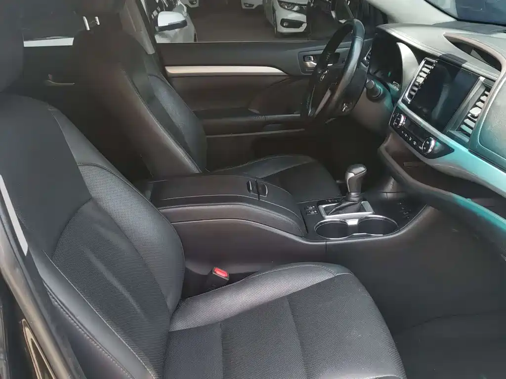 Highlander 2.0 T 4 WD Luxury 7-seat CN-VI