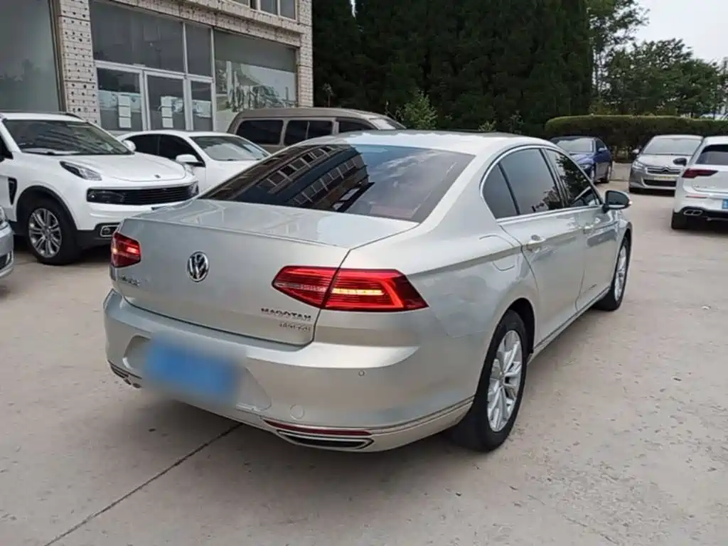 Magotan 330 TSI DSG Luxury