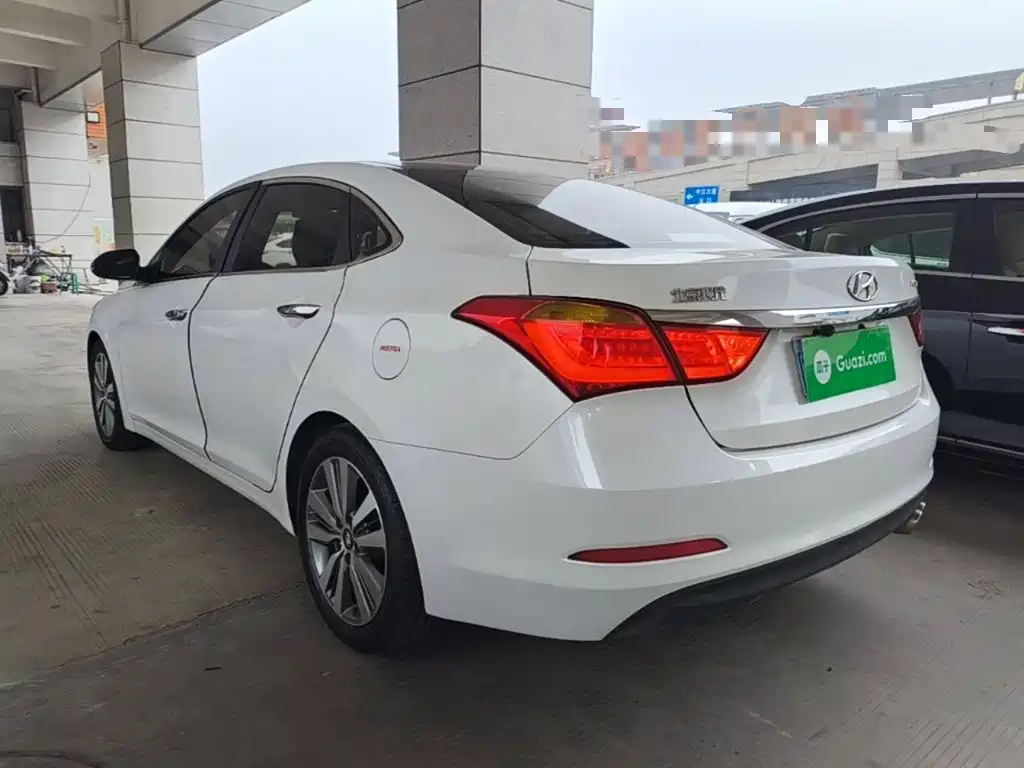 Mistra 1.8 L Auto Distinguished DLX