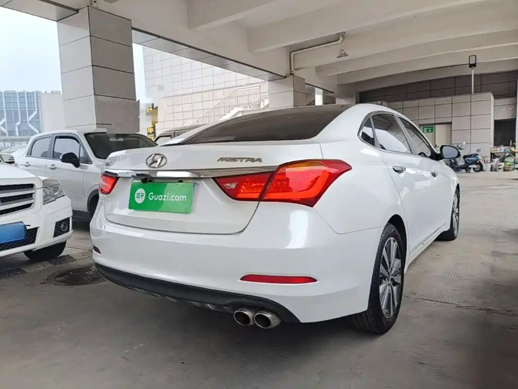 Mistra 1.8 L Auto Distinguished DLX