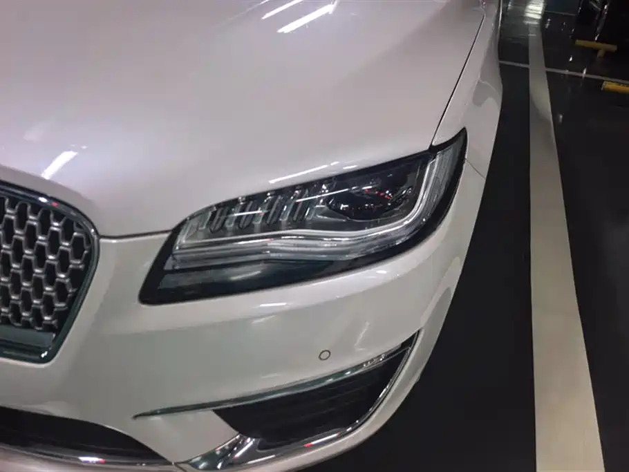 Lincoln MKZ 2.0 T Graceful