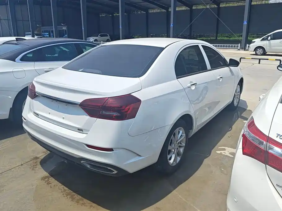Emgrand UP 1.5 L CVT Comfort