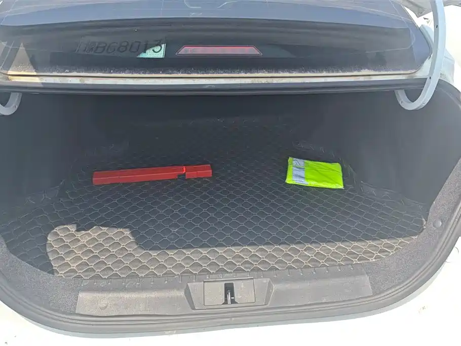 Emgrand UP 1.5 L CVT Comfort