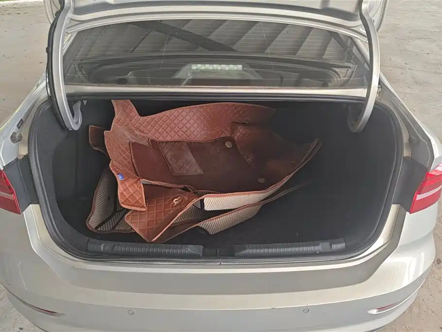Lavida 1.5 L Auto Comfort CN-V
