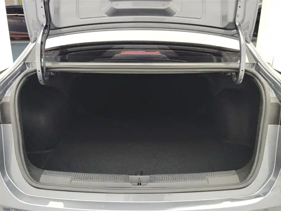 Roewe i5 1.5 L CVT Luxury