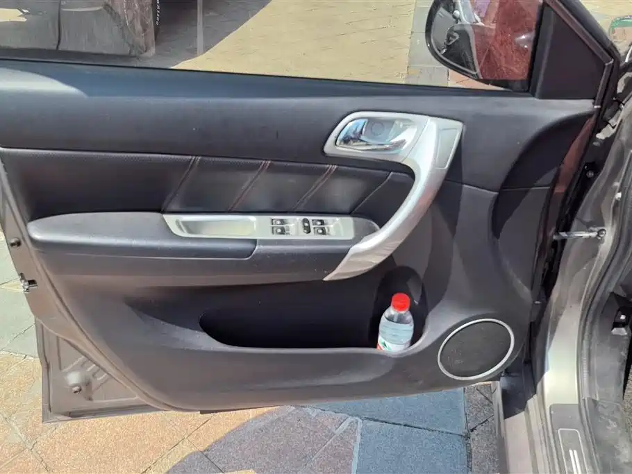 Haval H6 哈弗H6 2013款 升级版 1.5 T 手动四驱精英型