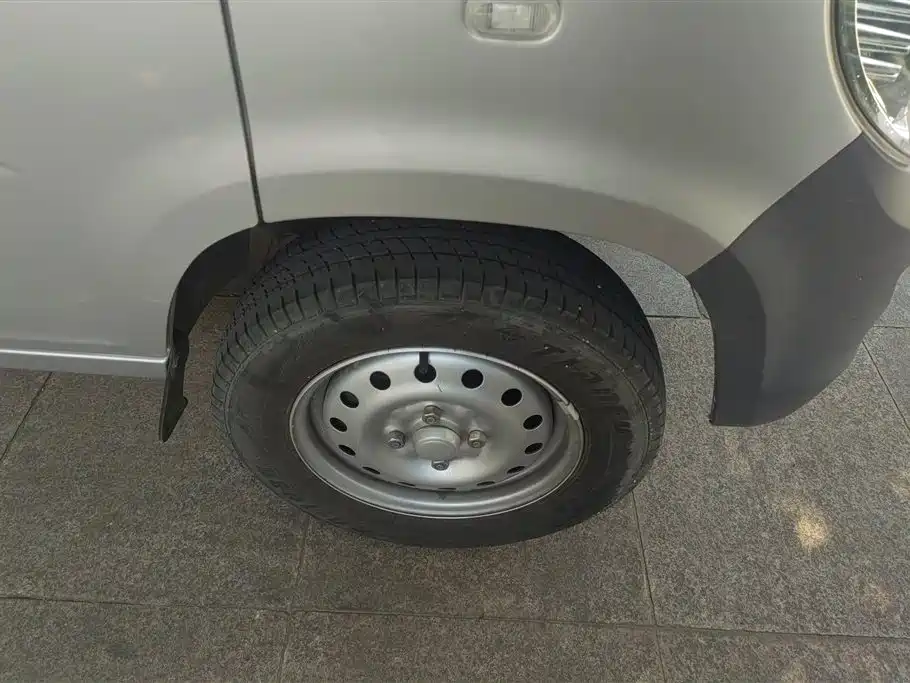 Wuling Zhiguang 1.5 L Utility 5 7-seat
