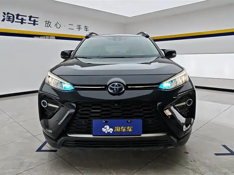 Toyota Wildlander 2.0 L CVT 2 WD Luxury PLUS